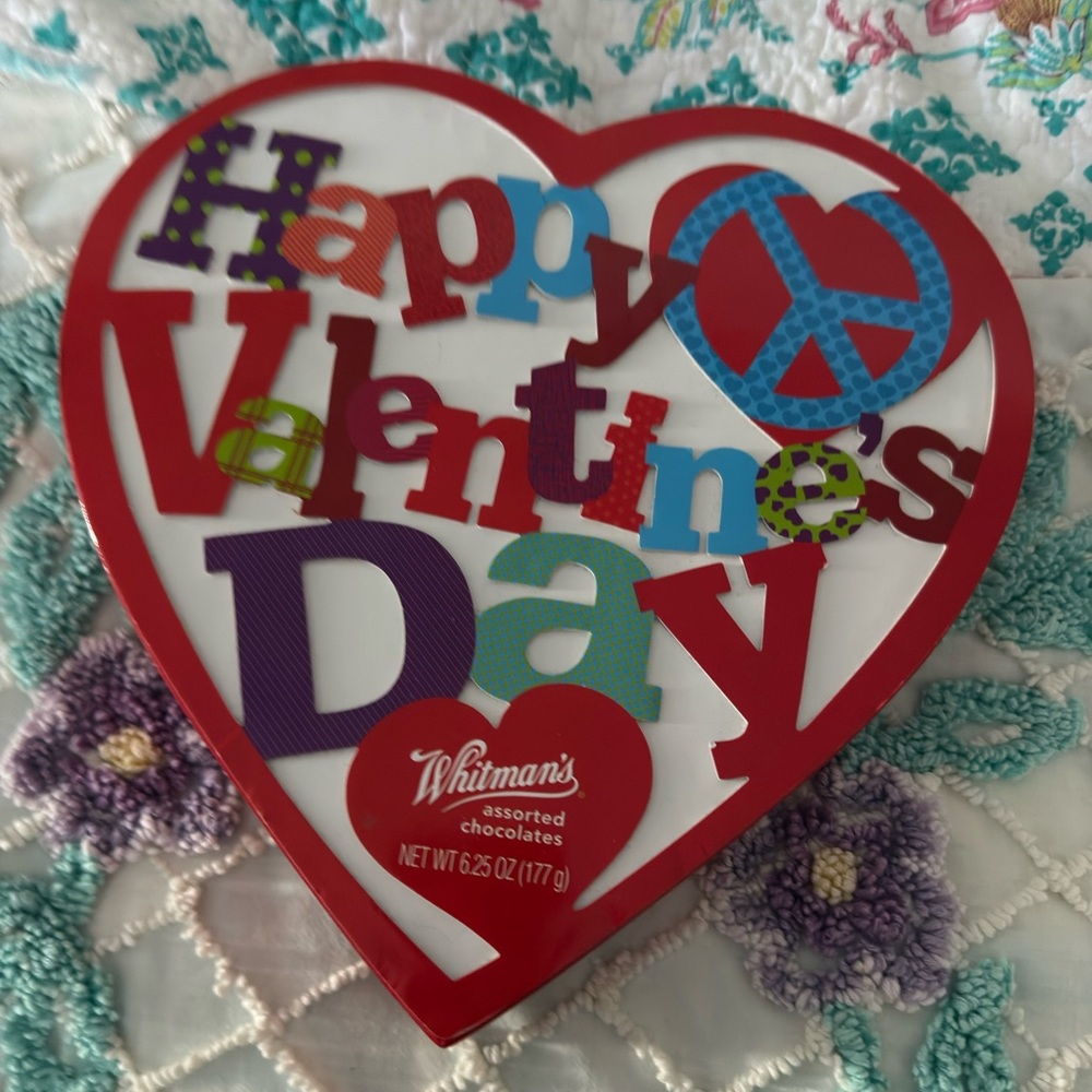 Valentine's Day Heart-Shaped Chocolate Box - Red